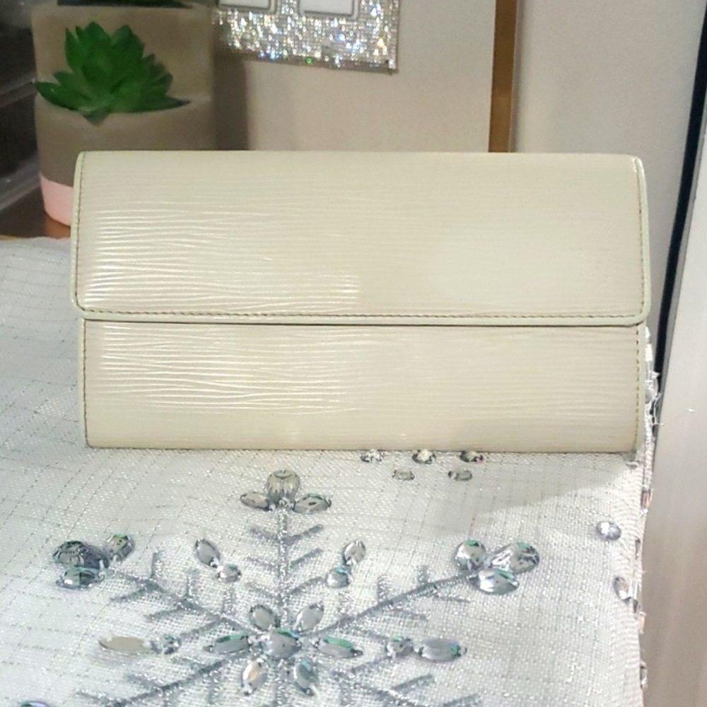 Louis Vuitton Epi Leather Long Sarah Wallet